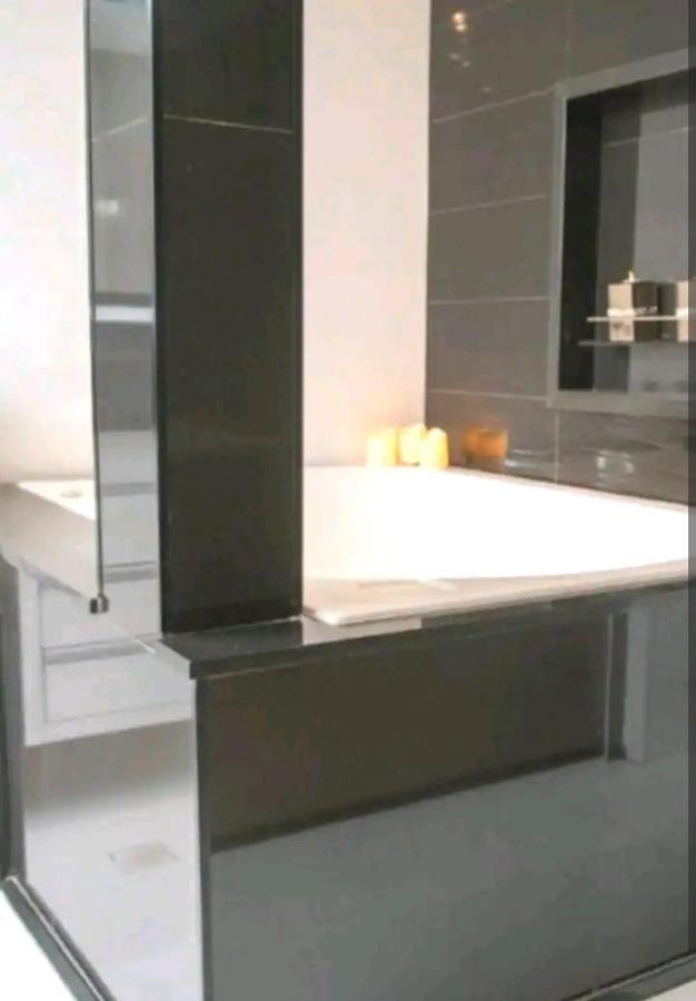 Apart Luxo No Centro Com Hidromassagem Lägenhet Curitiba Exteriör bild